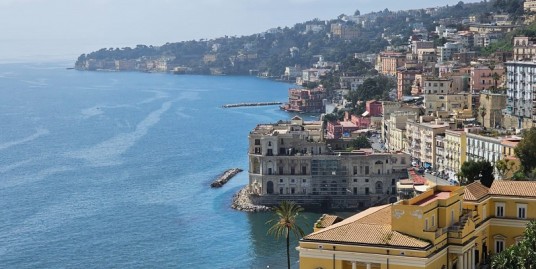 Posillipo Via Orazio Prestigioso appartamento Panoramico con Box