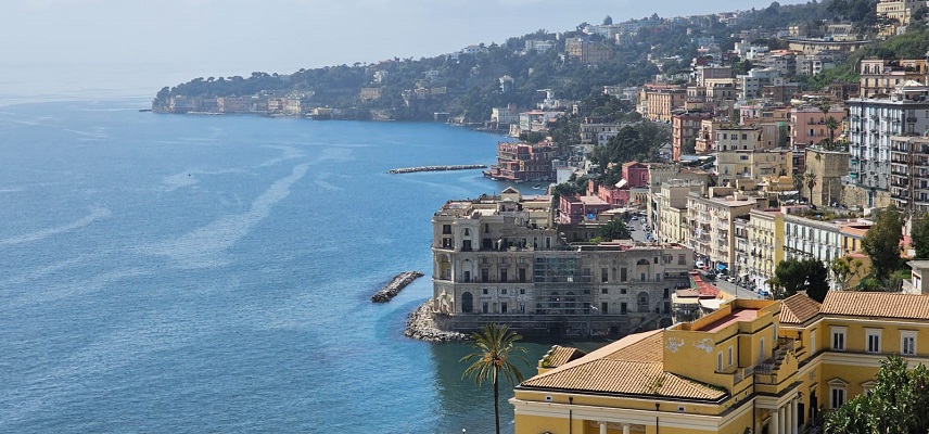 Posillipo Via Orazio Prestigioso appartamento Panoramico con Box