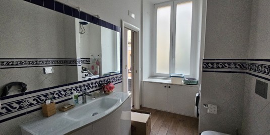 Chiaia Via Crispi Salone doppio camera cucina bagno A Referenziati