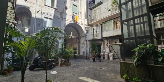 Centro Via Tribunali Locale Uso deposito