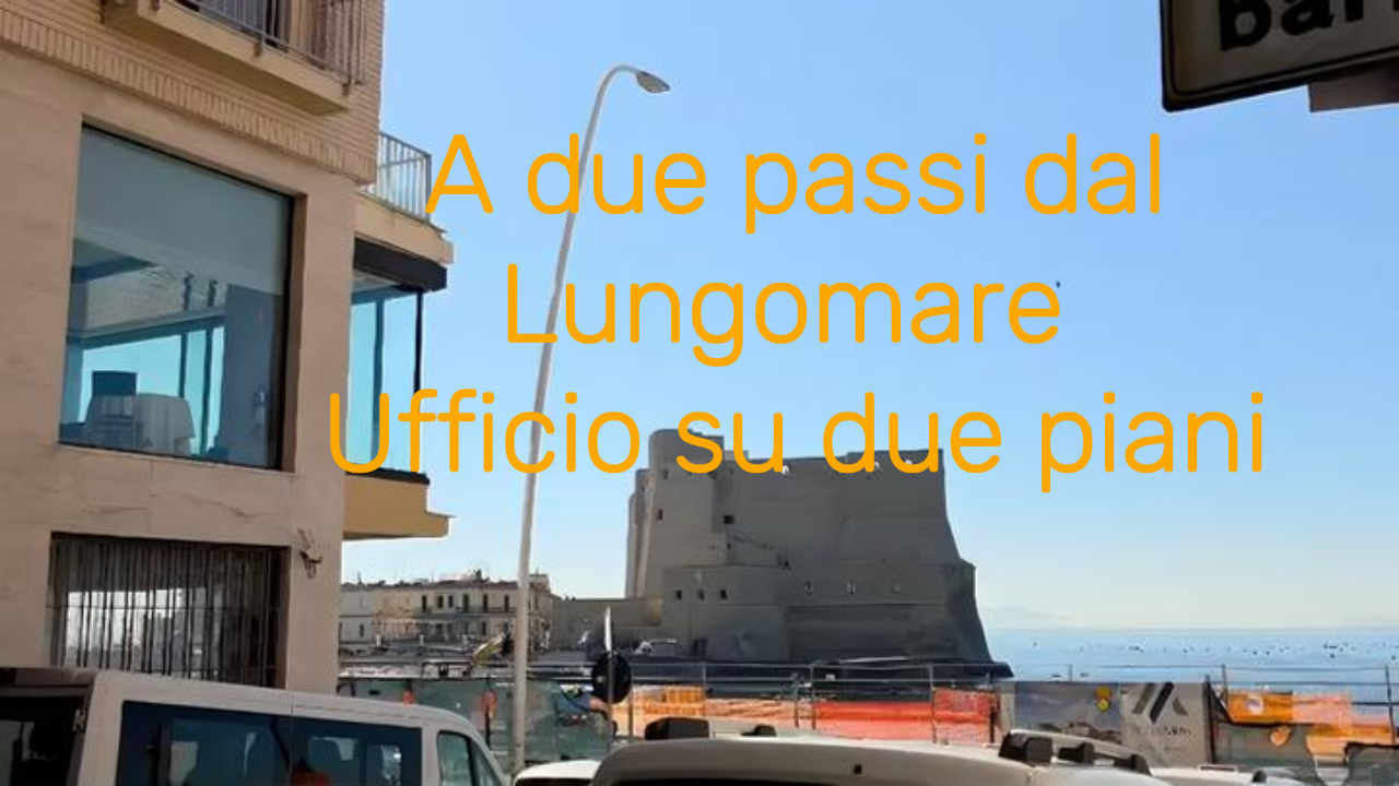Chiaia a 10 metri dal Lungomare Ufficio due piani