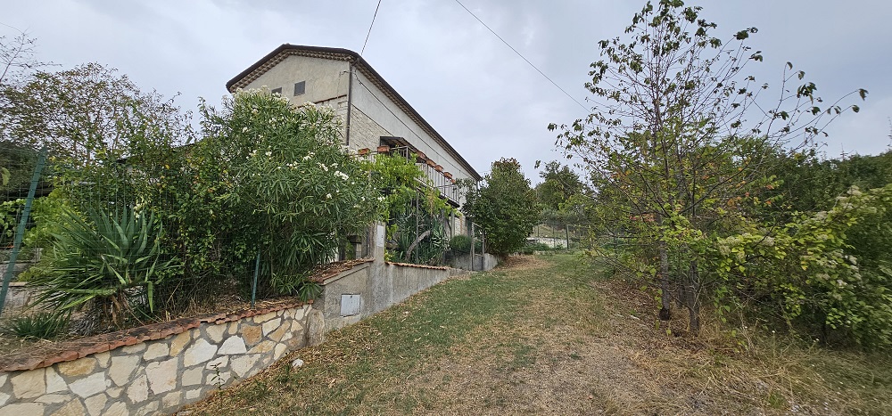 MORCONE (BN) – Località Canepino – CASALE IN PIETRA